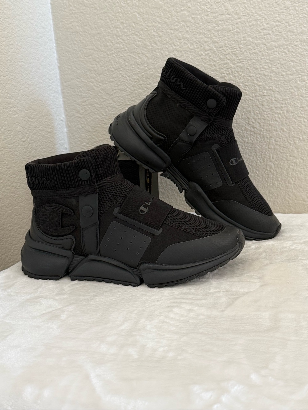 Champion Rally Future Black Mid Top
Sneakers Size 6.5W